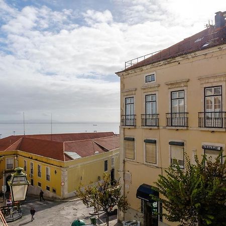 Colourful Alfama Apartment Лиссабон Экстерьер фото